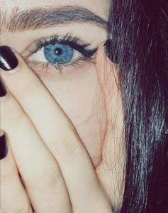 چه زیبا گفت احمد شاملو:برای تو برای چشمهایت 