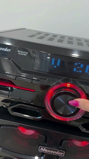 اول یه آهنگ پِلِی کنم😃