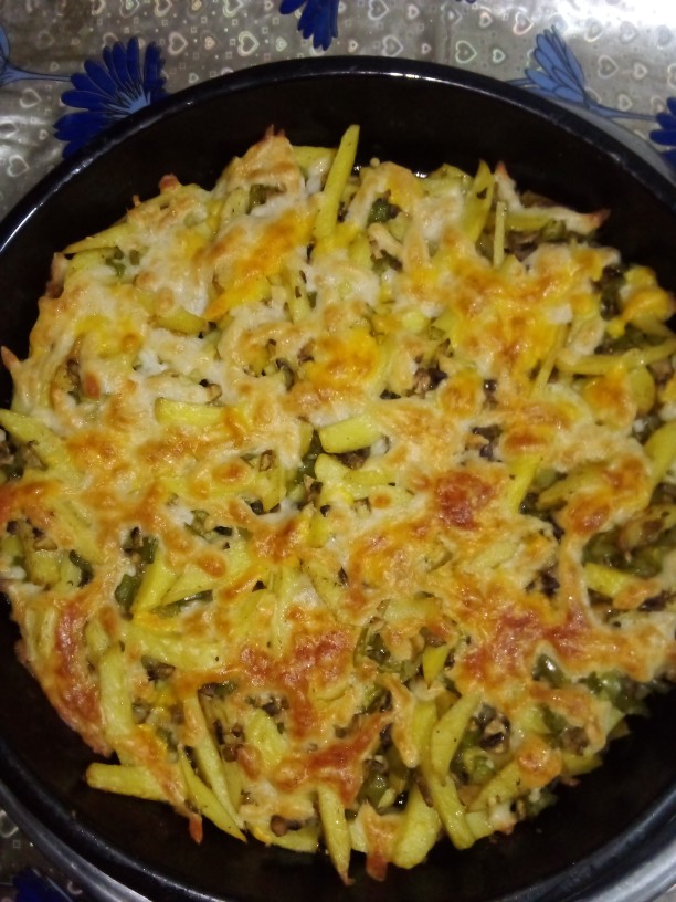 بفرمایید پیتزا سیب زمینی،😋😋