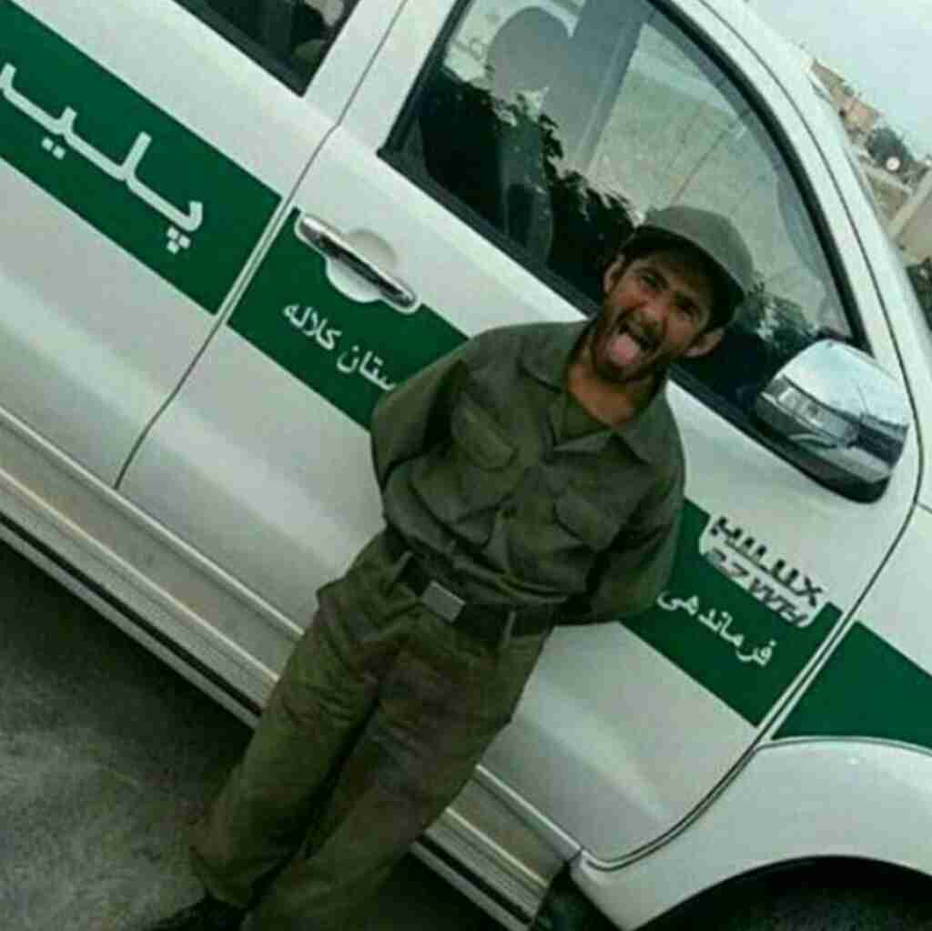 خدایش اینو واسه چی میبرین سربازی😂😂

این خودش از زندگی‌ معافه...😜😂😂😂🤣🤣🤣🤣