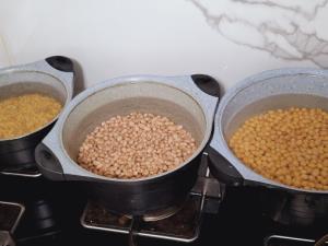 خانه ی مهتاب بانو حوالی ظهر.....