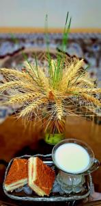 🍁یک روز قشنگ
    🍁یک دل خـوش
        🍁یک لب خنـدان
      