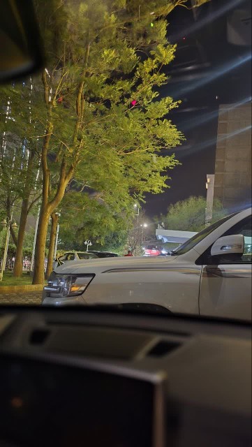 سخت نگیـریـد ؛
واقـعا  تهـش هیـچ خبـری نیسـت...
