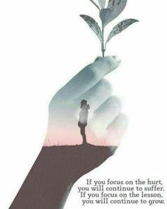 از هزاران یک نفر اهل دل اند 
مابقی تندیسی از آب و گِل اند ..