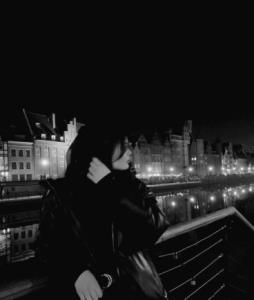 تو آدما دنبال چیزی که ندارن نگردید!