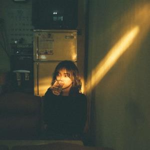 -بی صدا اشک می‌ریخت…