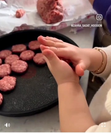 دارم براتون کتلت درست میکنم😌😂  سلام🙋🏻‍♀️