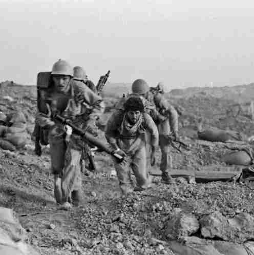 رزمندگان در آزادسازی خرمشهر جاده اهواز خرمشهر ۱۳۶۱