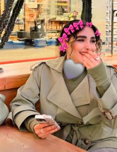 خداوند تو را از شر کسانی که وانمود میکنند نیت خیر دارند اما 