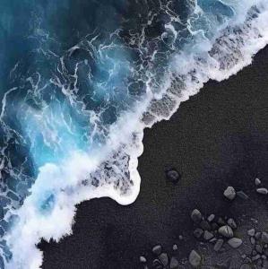 ماهی یان دریا به نزد خدا شکایت بردند از طوفانی شدن دریا  دریا آرا م طعمه صیادان .شدن.حکمت خداوند بود.....جل جلاله....