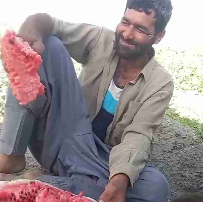 خوش‌به‌حالتون بیکارید، مث من علاف نیستید