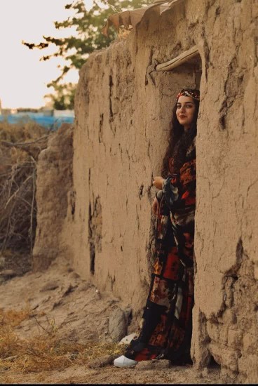 آدم ها تا جایشان را برایت خالی نکنند