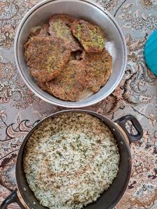 این هم نهار امروز  کوکوسبزی و سبزی پلو با سبزی تازه بفرما