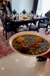 ببریم بزاریم سر میز شام😃