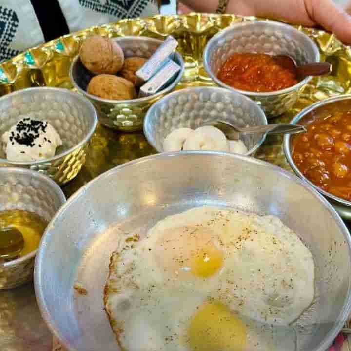              بر صبــــــــحِ 
دل انگیــــــــزِ خداوند سـلام🌺
           بر عشــــــــق و 
صفا و مهــــــــر و لبخنــــــــد سـلام🍃
              نقاشِ ازَل 
چه خوش زده نقــــــــشِ سحر
بر خالقِ قادرِ هنرمنــــــــد سـلام🌺
ســـلام صبح آدینه بـخیر باشه 😍
   سلام صــبـــح🌤ــــــــتون  بخیر
   ●☆༊࿐𖡹💞𖡹࿐༊☆●   