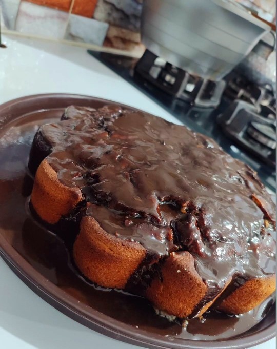 یه کیک با شکلات فراوونمون نشه