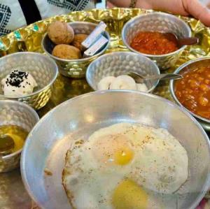              بر صبــــــــحِ 
دل انگیــــــــزِ خداوند سـلام🌺
           بر عشــــــــق و 
صفا و مهــــــــر و لبخنــــــــد سـلام🍃
              نقاشِ ازَل 
چه خوش زده نقــــــــشِ سحر
بر خالقِ قادرِ هنرمنــــــــد سـلام🌺
ســـلام صبح آدینه بـخیر باشه 😍
   سلام صــبـــح🌤ــــــــتون  بخیر
   ●☆༊࿐𖡹💞𖡹࿐༊☆●   