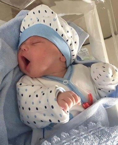 این میتونه بچگی من باشه همیشه گشنه 🤭🥹