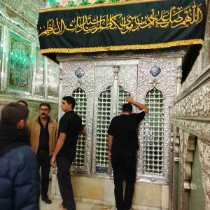 در وصف شاهچراغ علیه اسلام ...برادر بزرگ آقا علی ابن موسی الرضا... باشد که عشق به ایشان ماندگار باشد ....منظورم خودم هستم...تصویر آقا حضرت میر احمد ابن موسی کاظم شاهچراغ در. زیر این متن است........هرجا که سفرکردم .....هرسو که گذر کردم...در خلوت وخاموشی ...غوغای توبر پاشد...در خواب وفراموشی سیمای تو پیدا شد..به خدابا من بودی همه جا با من بودی.نه زیادت جدا بودم  نه جدا از تو آسود م...خدا می داند به یادت بودم..تو عیان در خاطر ومن خود در تونهان بودم....همه جا چون سایه لرزان با تو روان بودم....همه دید