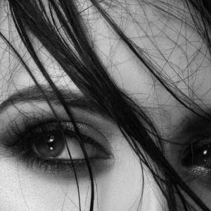 🪡 گاهی یک نگاه، مرهم صد زخم بی‌صداست.
