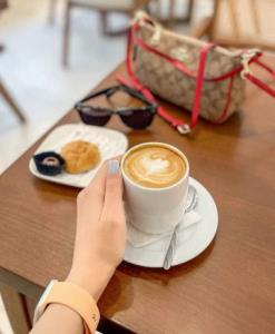 ✍️🏾

هرکس دراین جهان برای خاطرچیزی زنده است