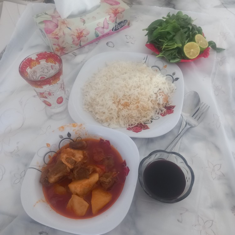 بفرماین ناهار  دست پخت خودم  