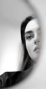 زن ، بام نیست 
تا برای هواخوری به سراغش بروی
......