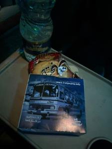 اومدم بلیط VIP اتوبوس بگیرم
نوشته بود همراه با پذیرایی
یعنی 