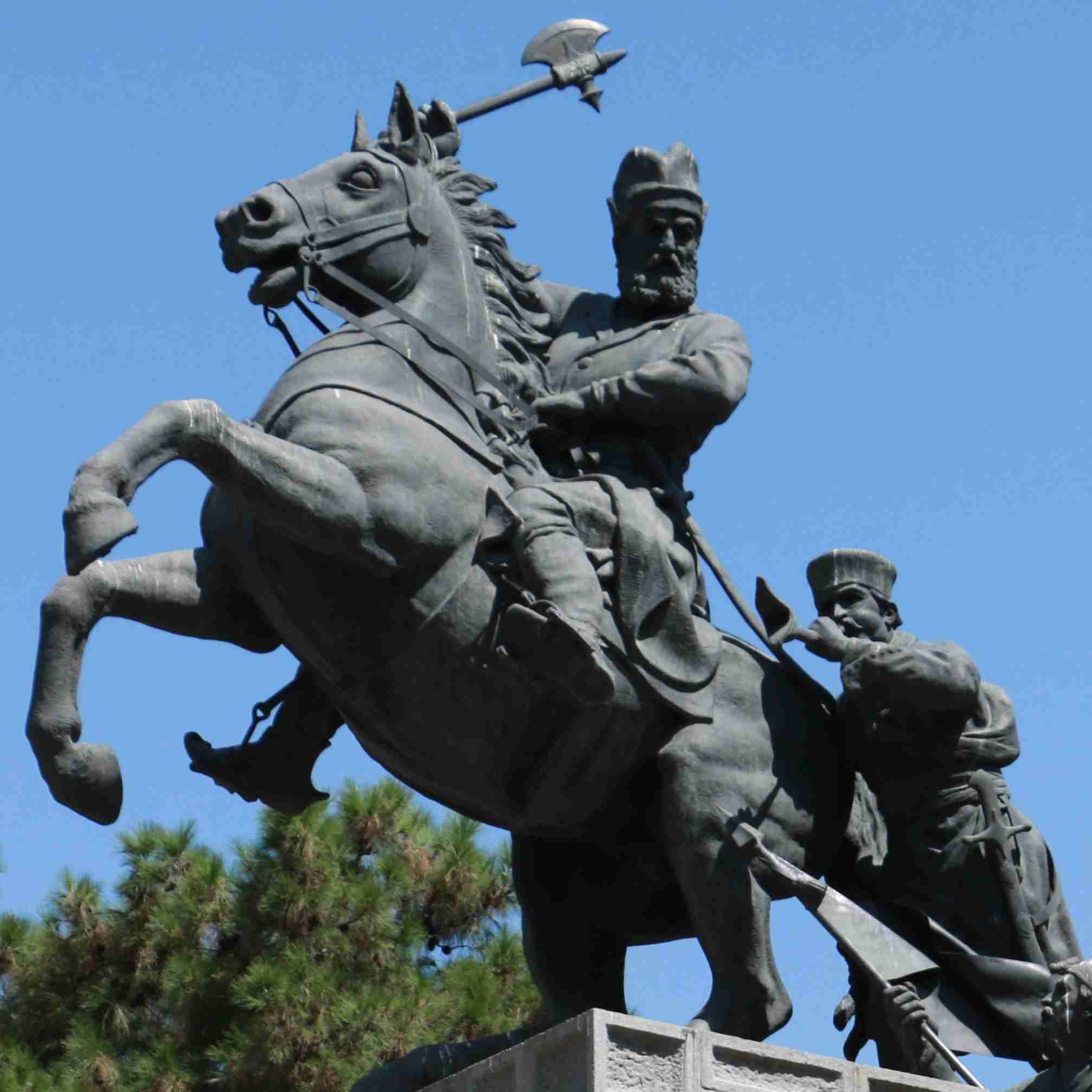 نادرشاه _ نمادی از اقتدار ایران سرفراز  است  .