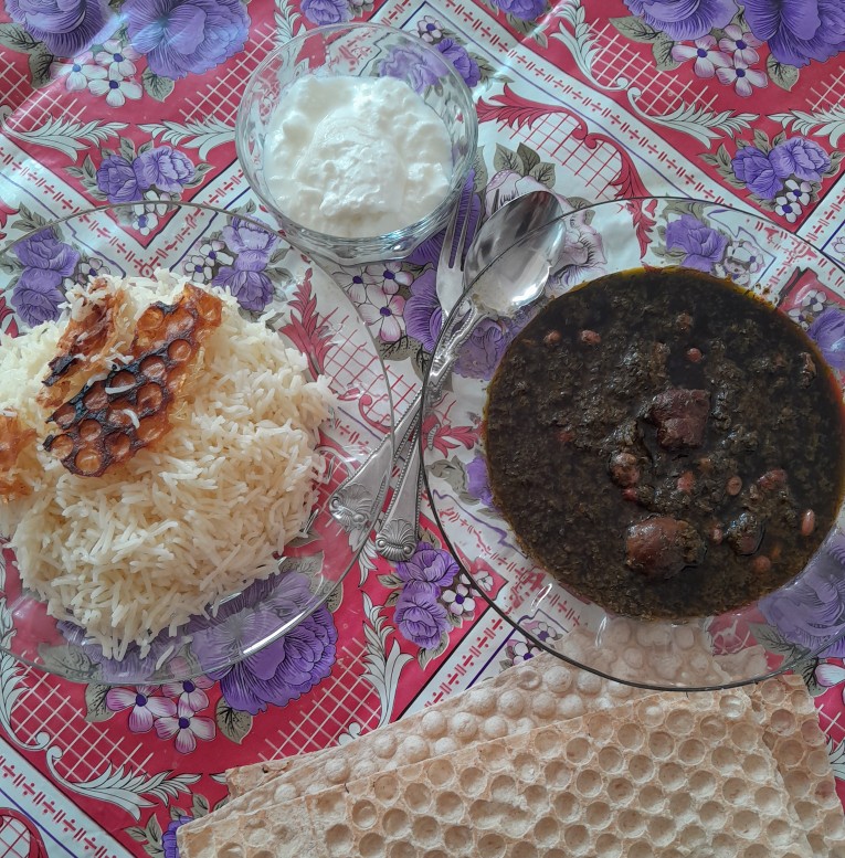 بفرماییداینم‌اون‌قورمه‌سبزی‌که‌ازساعت‌۷تاالن‌من‌درگیرشم‌😑😂