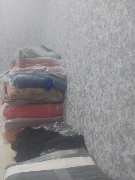 پارچه اومده از کارخانه یکی بیاد کمک 😊