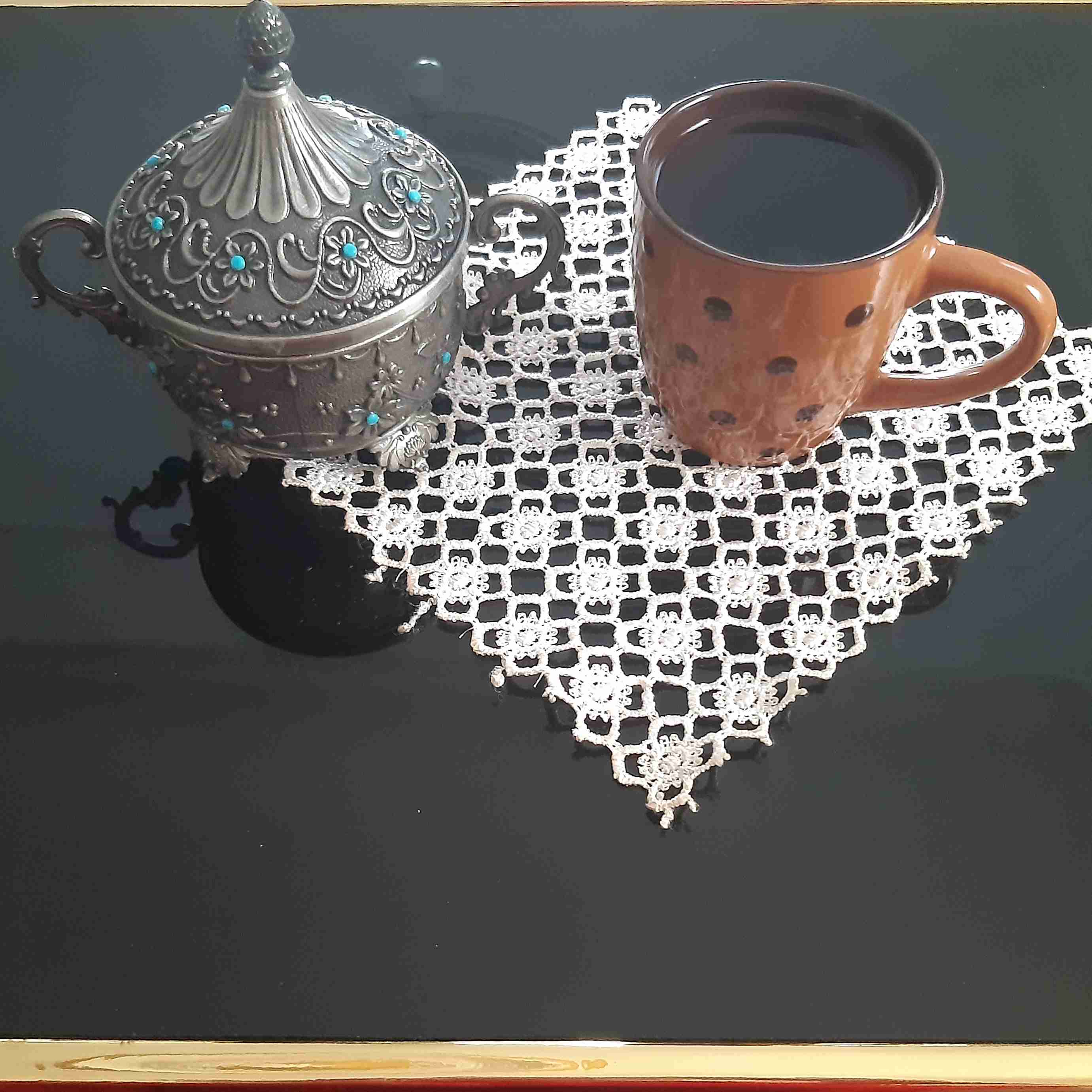 خوشبختی و آرامش را نجو

که هرگز نخواهی یافت

خوشبختی و آرامش همین لحظه توست

لحظه ای که دنیا را با عمق بیشتری نگاه کردی

آنگاه در می‌یابی که

الان همه چیز در وجود خودم هست

تنها کافی است عمیقا شاهد زندگی باشی

عصرتــون بخیر ودلتون شاد💐☕🍪🍫

