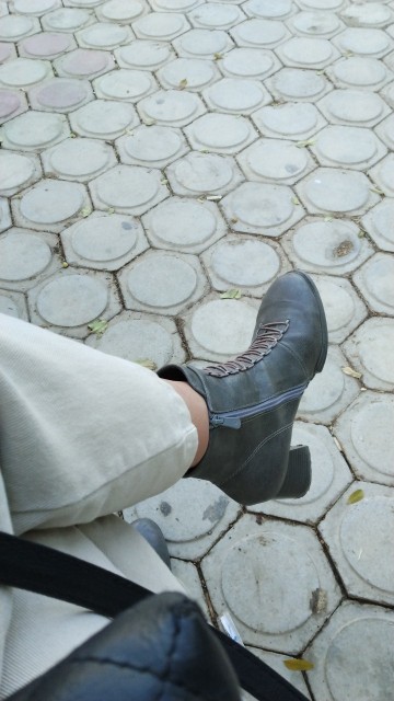 این روزهایم به تظاهر میگذرد...