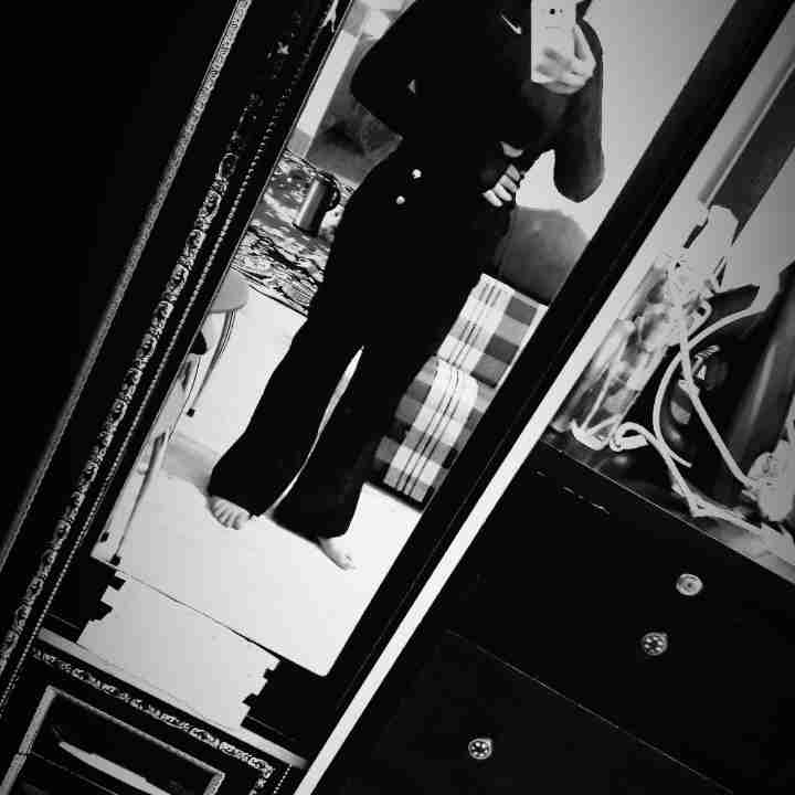 سرگرم خودت عاشق احوال خودت باش