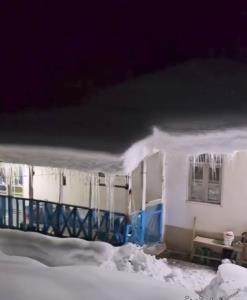 چه برف و قندیلی 👌🥰