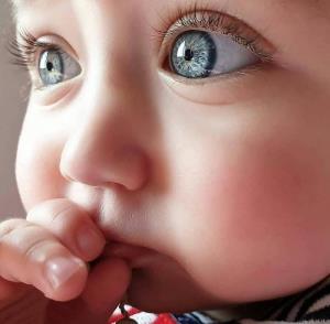 چشش نزنید😌😂