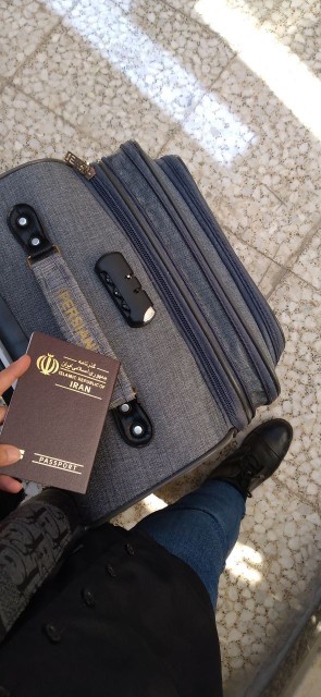 در قلب ماست‌ آنکه‌ اَز‌ چشمانمان‌ دور‌ اَست🖤🍃