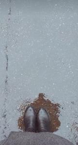 گاهی باران همه دغدغه‌اش باغچه نیست، از غصه تنها شدن می‌بارد.