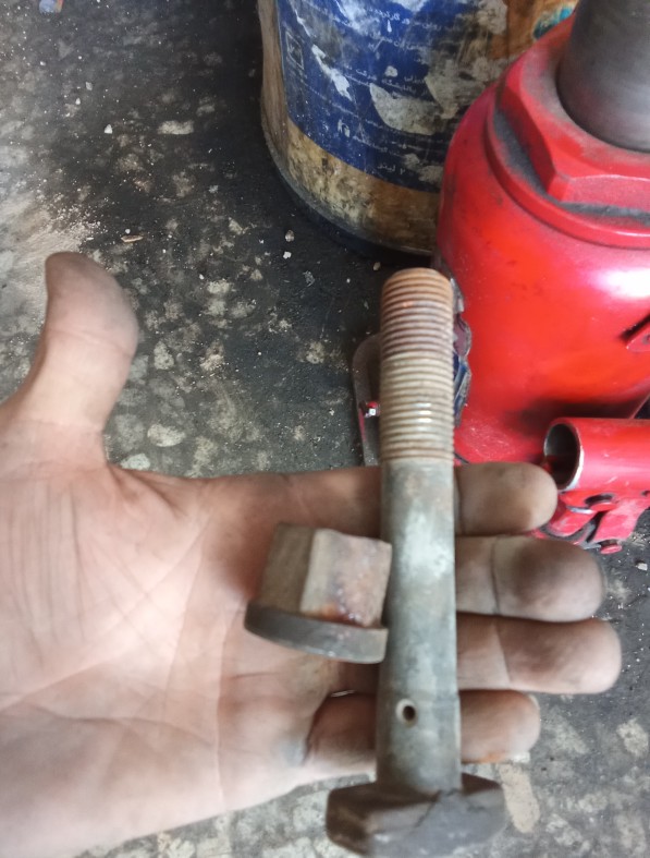 پیچ و مهره ، کپشن لطفا👇