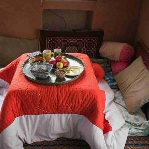 خونه مادربزرگ، کرسی، دورهمی فامیل‌ها و شاد بودن‌ها...

یادش بخیر


