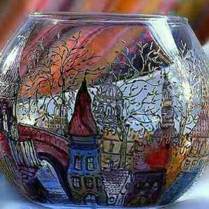 چه زیبا گفت فروغ فرخزاد...

دلت را بتکان...
اشتباهاتت وقتی افـتاد روی زمین...
بگذار همانجا بماند...🌸🍃

فقط از لابه لای اشتباه هایت،
یک تجربه را بیرون بکش
قاب کن ... و بزن به دیوار دلت
 
اشتباه کردن اشتباه نیست ؛
در اشتباه ماندن اشتباه است!🌸🍃