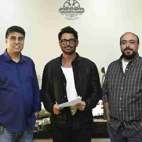 سریال زینتی به کارگردانی مجید توکلی و تهیه کنندگی سید ابراهیم عامریان است،  همچنین این سریال بازگشت محمدرضا گلزار پس از ۵ به بازیگری است،  بابک حمیدیان دیگر بازیگر این سریال است. این سریال در سال ۱۴۰۵ از فیلم‌نت پخش خواهد شد.