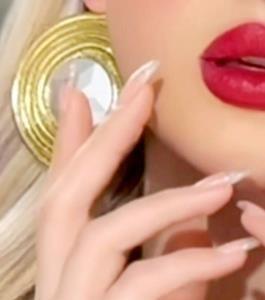 همون همیشگیِ قلبِ منی
همونی که؛
همیشه باید دستم تو دستاش باش