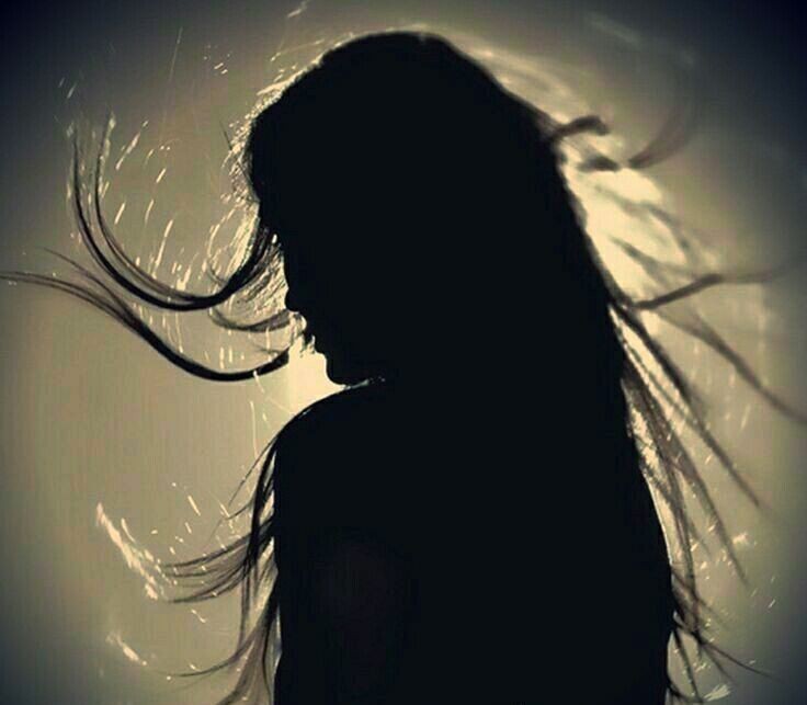 سینه‌ام منزلگه اندوه و درد و بدگمانی...
