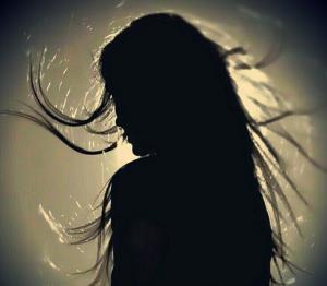 سینه‌ام منزلگه اندوه و درد و بدگمانی...
