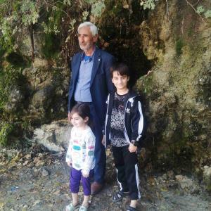 هوای خنک بی بی رشیده خواهر امام رضا روستای زیبای القچین از بخش چرام کهگیلویه و بویراحمد