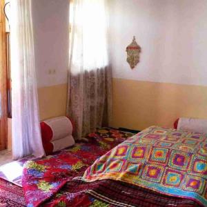 کاش مثل قدیما، 
مادربزرگ نوه هاشو جمع میکرد دور کرسی، بساط چای و نخودچی کشمش و نقل و قصه های قدیمی‌رو راه مینداخت...
