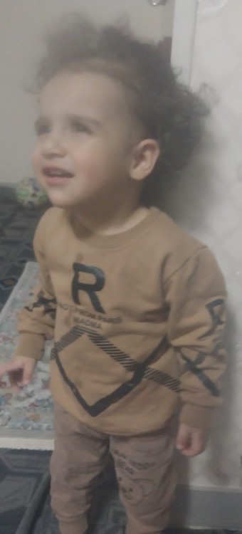 ازحموم دراومده موهاشو سشوار کشیدم.  دیگه نزاشت فرار کرد🧿💋