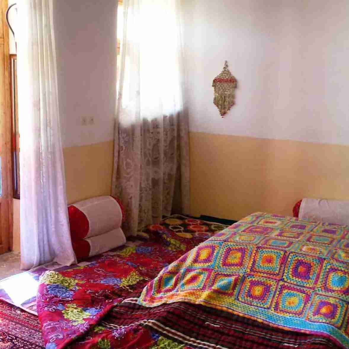 کاش مثل قدیما، 
مادربزرگ نوه هاشو جمع میکرد دور کرسی، بساط چای و نخودچی کشمش و نقل و قصه های قدیمی‌رو راه مینداخت...
