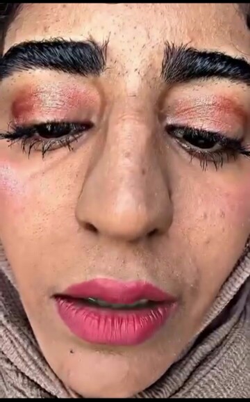 وقتی دوربین روحالت زومه😂😂